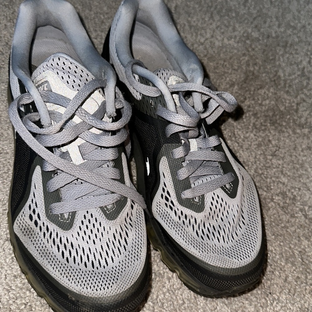 Nike Air Max Shoes - Picture 2 of 5